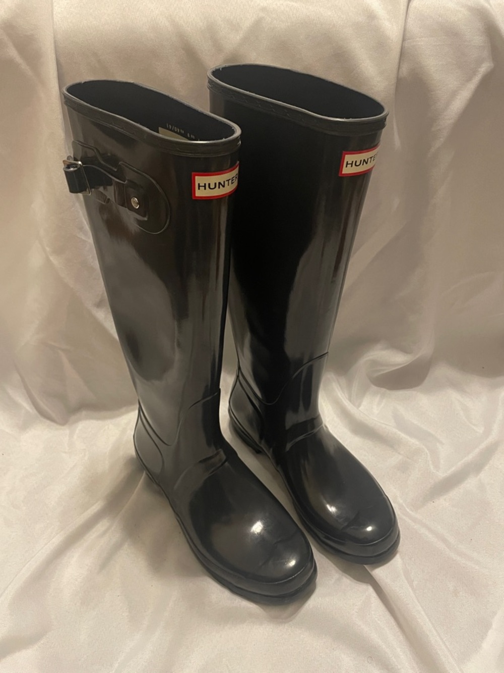Hunter Women's Tall Gloss Rain Boots in Black